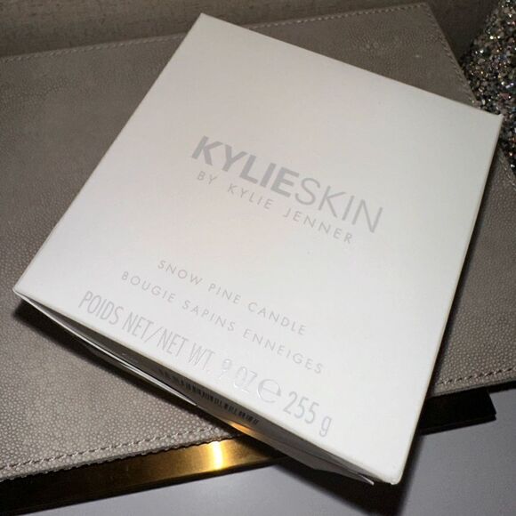 KYLIE COSMETICS/ Kylie Skin Snow Pine Candle-9oz Vegan Soy Wax,55-Hour B… - Picture 5 of 17